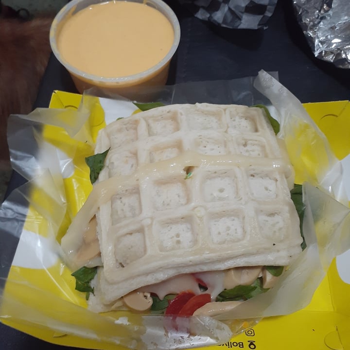 photo of Mönt take away Waffle De Espinacas, Champignones Y Queso shared by @gonzalolocascio on  08 Oct 2021 - review