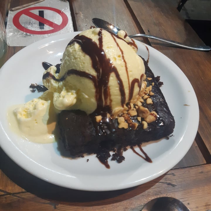 photo of Loving Hut Brownie Con Helado shared by @verodamico on  17 Mar 2021 - review