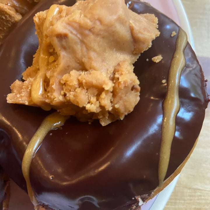 photo of Brammibal's Donuts Chocolate Peanut Fudge shared by @marieheidi on  18 Oct 2020 - review