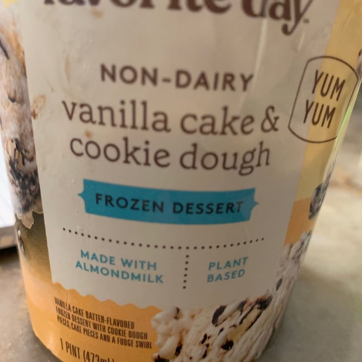 review photo of Favorite day Vanilla cake & cookie dough shared by @shibe on 26 Sep 2021 - review