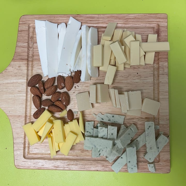 review photo of Violife Celebration Platter shared by @simonavaccaro on 08 Dec 2022 - review