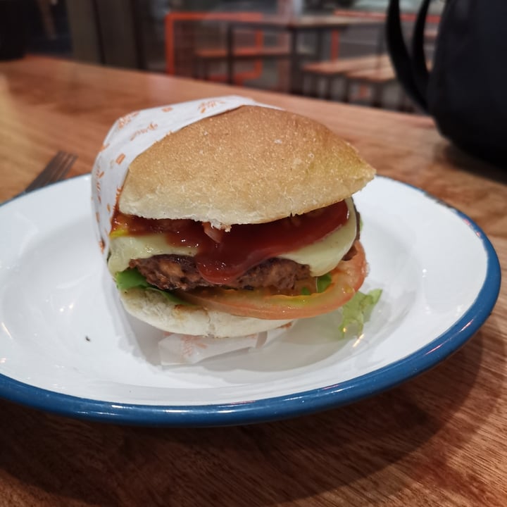 photo of Mr Burger MR v2 MEAT shared by @ananelia on  01 Dec 2022 - review