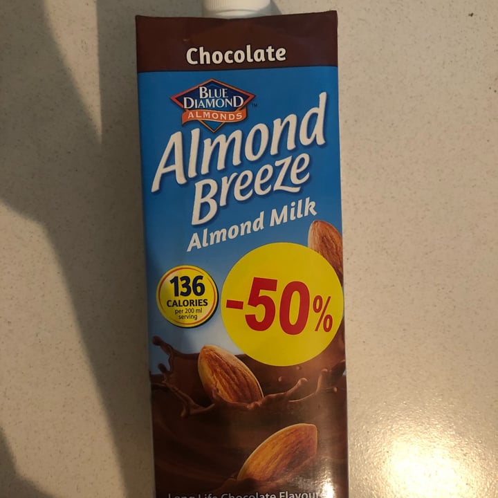 photo of Blue Diamond Almond breeze chocolate shared by @ninarofearth on  10 Dec 2021 - review