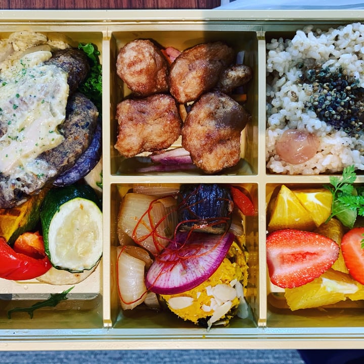 review photo of CHAYA Natural & Wild Table Bento Deluxe shared by @proofofquack on 17 Sep 2020 - review