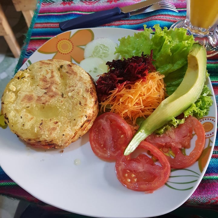 review photo of Café Almendra Sonso Veganos Con Ensalada shared by @daneprt on 03 Feb 2020 - review