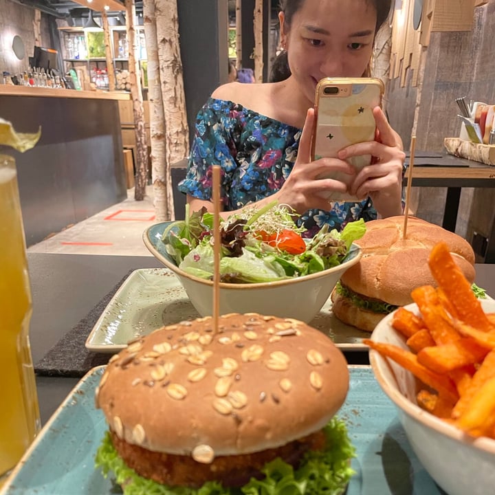 photo of Hans Im Glück German Burgergrill | Singapore VIVO CITY Sonnenköng shared by @priyangav on  03 Jan 2021 - review