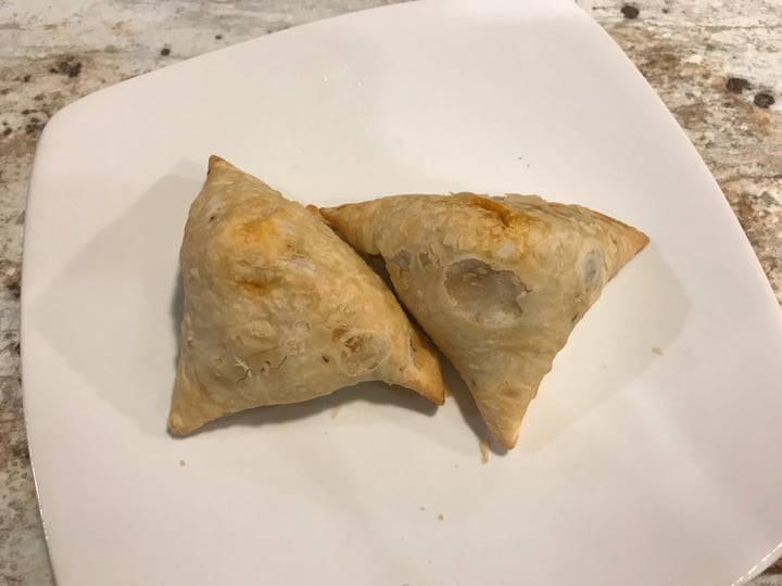 photo of Deep Indian Kitchen Potato & Pea Samosas shared by @dianna on  10 Jan 2020 - review