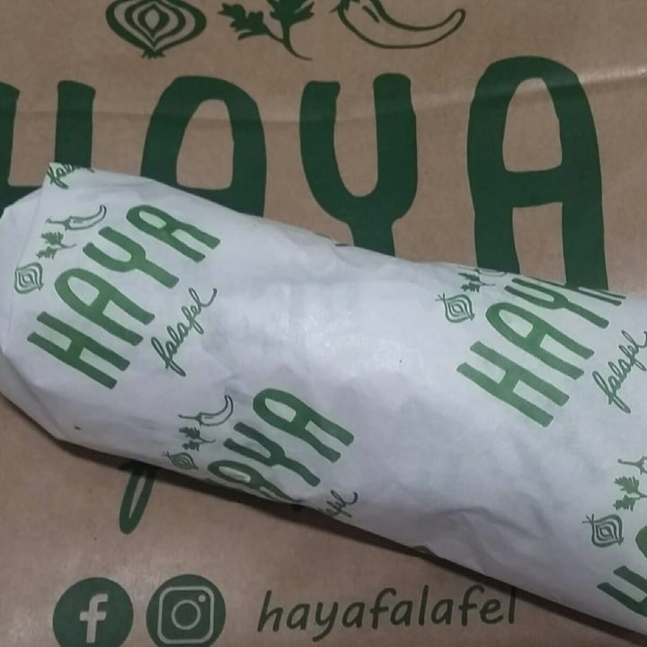 photo of Haya Falafel Wrap de falafel na couve shared by @michelleciascavegan on  13 Jul 2021 - review