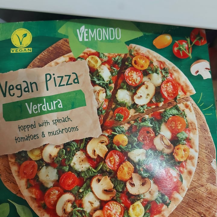 photo of Vemondo Vegan Pizza Verdura with Spinach, Tomatoes & Mushrooms shared by @annaimp on  14 Apr 2022 - review
