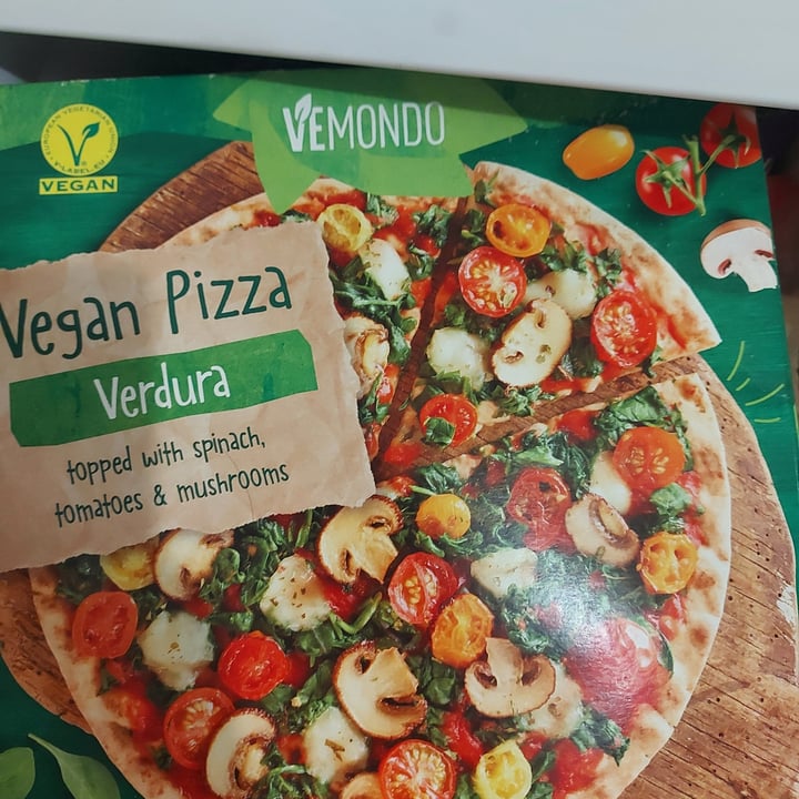 review photo of Vemondo Vegan Pizza Verdura with Spinach, Tomatoes & Mushrooms shared by @annaimp on 14 Apr 2022 - review