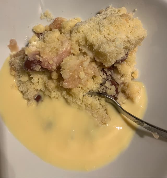 Photo of the dish “Apfel Kirch Crumble mit Vanillesoße”