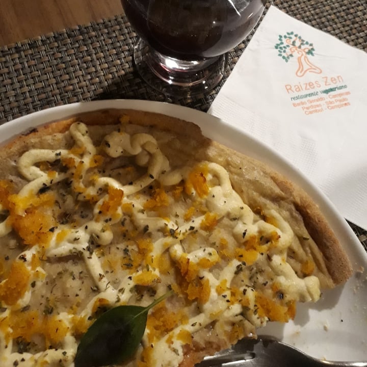 photo of Raízes Zen BG Pizza Integral 3 Queijos Vegana shared by @gabrielaalegre on  04 Jun 2022 - review