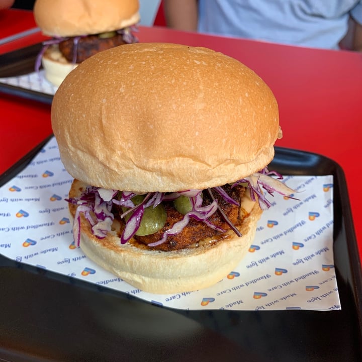 photo of Love Handle  Hot TiNDLE™ Chicken Burger shared by @lukeka on  29 Apr 2021 - review