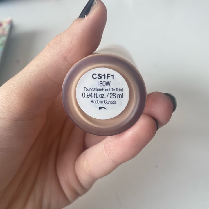 review photo of Rare Beauty Liquid Touch Foundation shared by @izaskunsantos on 31 Oct 2022 - review