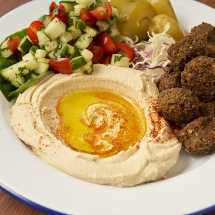 review photo of The Halal Guys Hummus and falafel 🧆 shared by @gr8veggies on 31 Jan 2022 - review