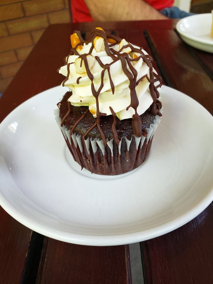 photo of Vegan East Salted Caramel Chocolate Cupcake shared by @jenicalyonclapsaddle on  16 Jun 2019 - review