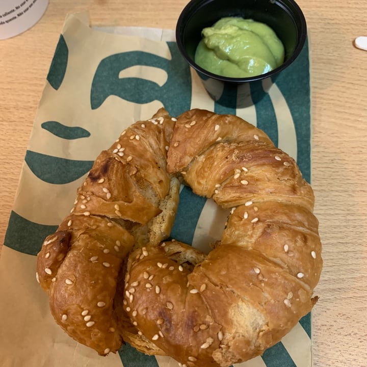 photo of Starbucks Begaluna con palta shared by @onomatias on  20 Sep 2022 - review