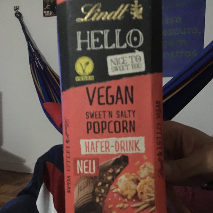 photo of Lindt Hello Vegan Sweet & Salty Popcorn shared by @lecosta on  03 Feb 2022 - review