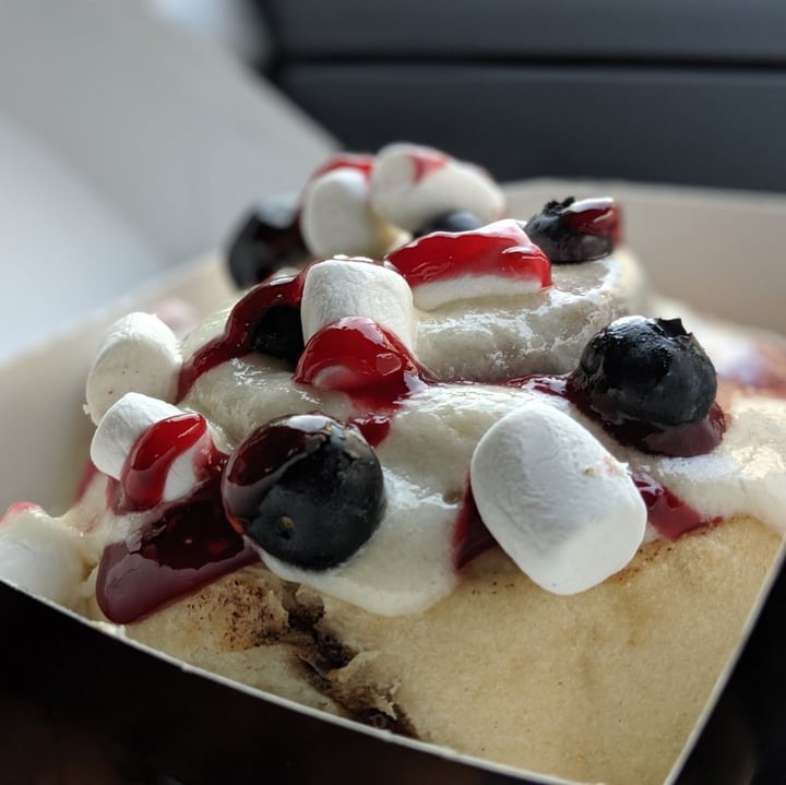 review photo of Cinnaholic Elderflower Power shared by @ravenousvegan on 14 May 2019 - review