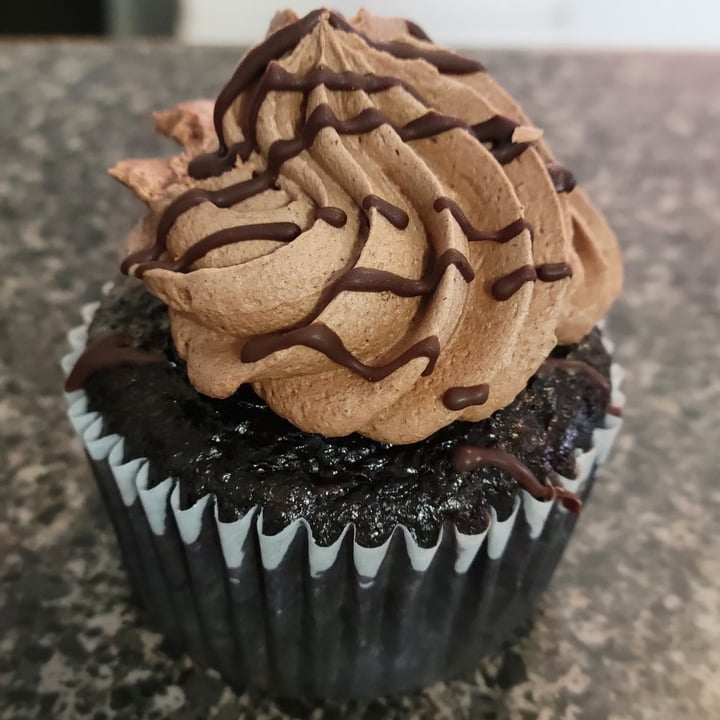 review photo of kind crumbs Triple chocolate cupcakes shared by @jenam91 on 17 Dec 2022 - review