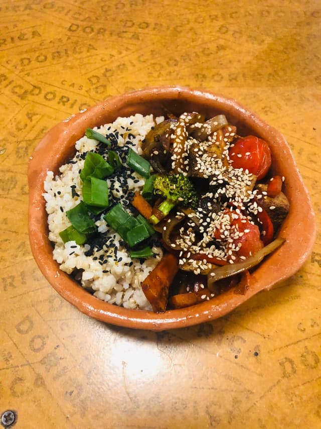 菜肴“Wok de Vegetales con Tofu”的照片