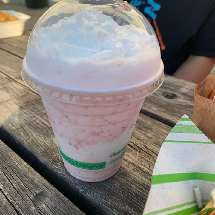 photo of Veg Out Plant Based Burgers & Shakes Strawberry Milkshake shared by @vjaymama on  26 Aug 2022 - review