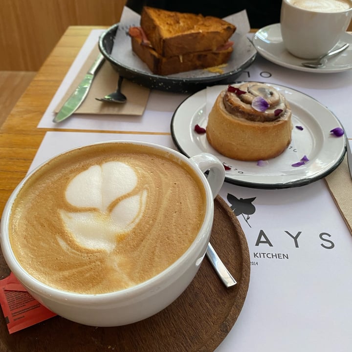 photo of OL'DAYS Coffee and Deli Latte Con Leche De Almendras shared by @inespressable on  03 Dec 2021 - review