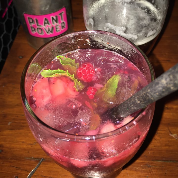 review photo of Lado V Limonada de frutos rojos shared by @aalmaborghi on 10 Feb 2022 - review