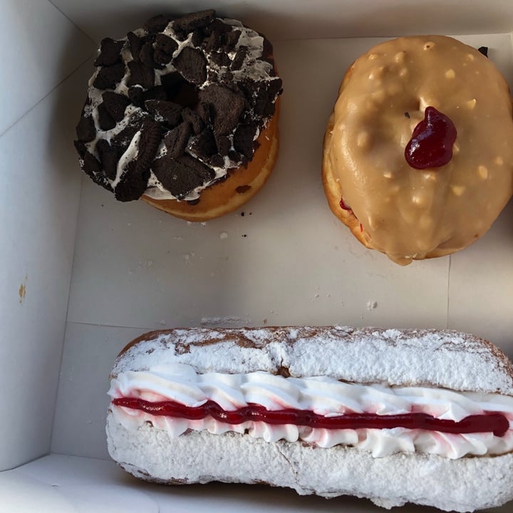 review photo of L.A. Donuts Mixed Doughnuts shared by @veganmadeeasy on 09 Nov 2020 - review