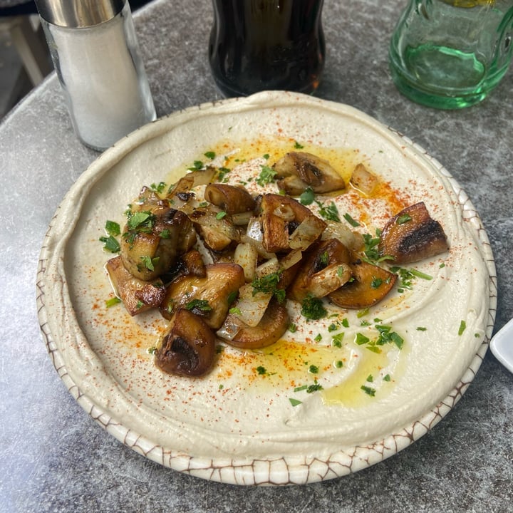 photo of Hummus Barcelona Hummus con champignones shared by @martalihe on  15 May 2022 - review