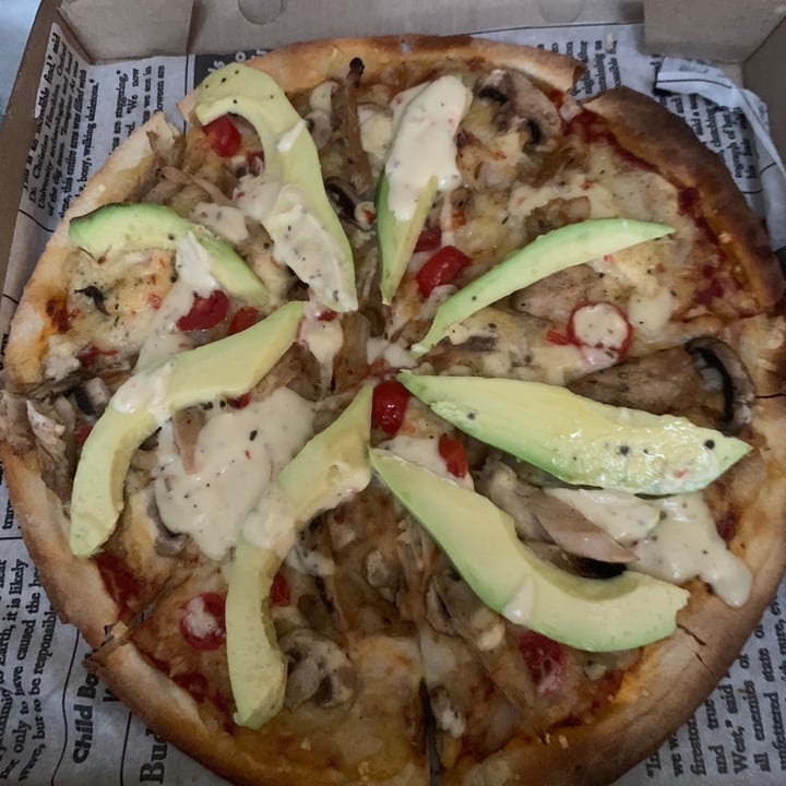 photo of Vegan Street Food ZA Chickless Mayo Pizza shared by @carlicosta on  30 Jun 2021 - review