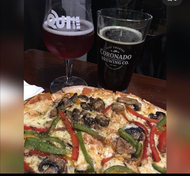 Photo of the dish “Pizza con champiñones y pimenton”