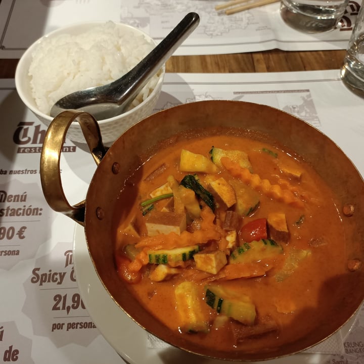 photo of Tik Thai - El Restaurant Tailandès de Granollers curry rojo shared by @mbasquens on  25 Aug 2022 - review