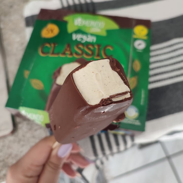 photo of Vemondo  Vegan Classic shared by @flouredfingers on  21 Jul 2022 - review