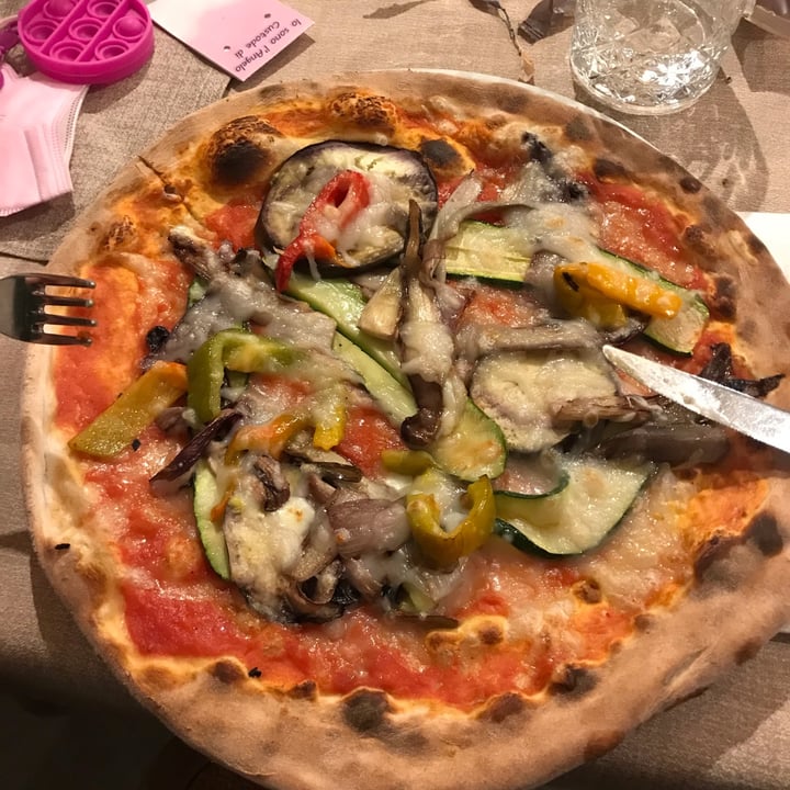 photo of Al Bivio degli Artisti Pizza Verdure Vega shared by @aljcegallo on  13 Feb 2022 - review