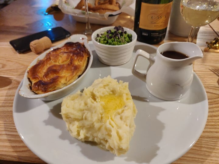 photo of Alternatively Vegan Pie and mash shared by @pointsofellie on  22 Feb 2020 - review