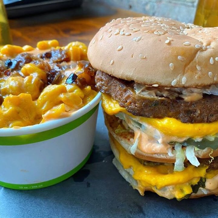 review photo of Bar Vegandale Big mac shared by @mellowyellow on 29 Apr 2020 - review