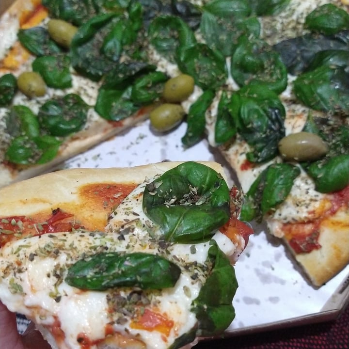photo of Empanadas de 10 - San Justo Pizza Muzzarella Y Albahaca Al Molde shared by @xcuasidelictualx on  08 Oct 2020 - review