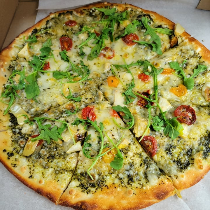 photo of CHEZ ZAC Pizzeria - Delivery / Livraison / Takeaway Vegan Pesto shared by @veganooch on  06 Jun 2022 - review