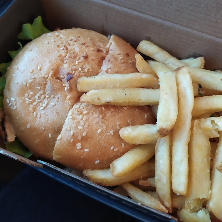 photo of Mad Mad Vegan Burger Rock'n Chick'n shared by @rominaguch on  12 Oct 2022 - review