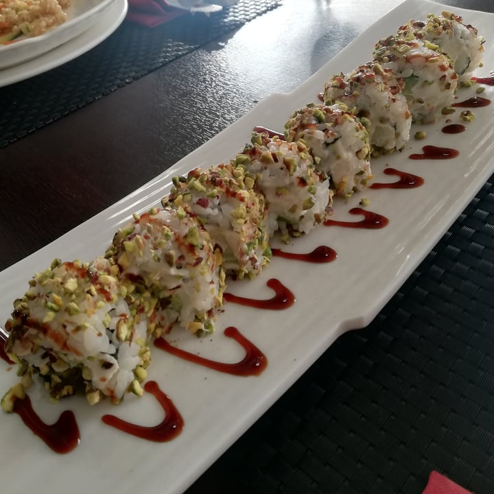 photo of Asia Fusion Sushi Vegan Cheese Roll Con Pistacchio shared by @omsohum on  05 Dec 2021 - review