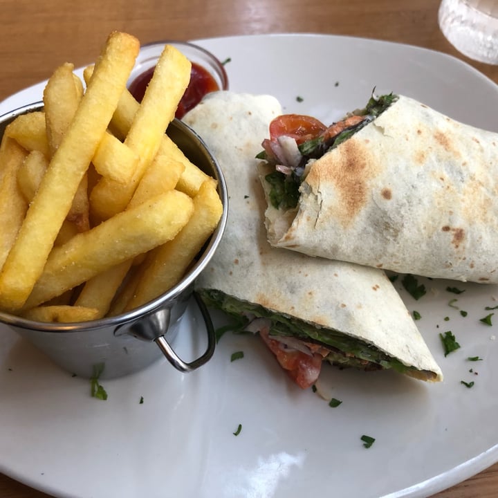 photo of Zeil Kitchen Falafel Wrap mit Pommes shared by @felixw on  10 Nov 2022 - review