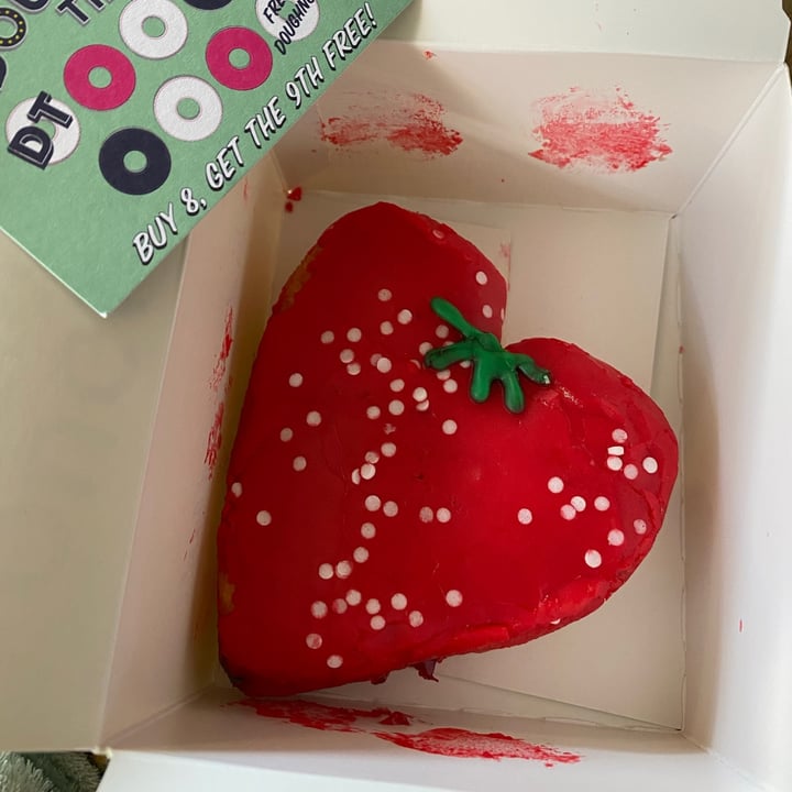 photo of Doughnut Time Vegan strawberry 🍓 jam donut shared by @alexandrata on  19 Jun 2021 - review