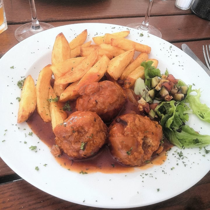 review photo of The Judgy Vegan café & bar Boulets à la sauce liégeoise shared by @lord-of-snob on 03 Jun 2022 - review