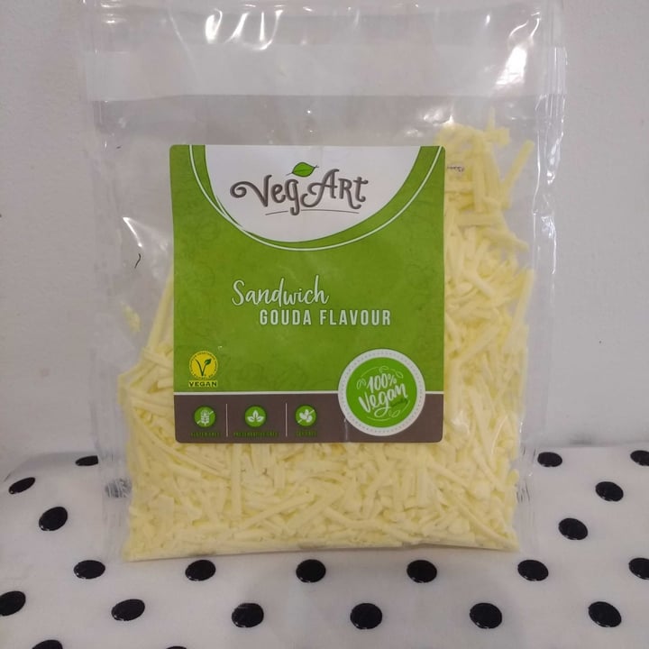 photo of Veg Art Sandwich Gouda Flavour Cheese shared by @greenpassengerbp on  09 Jan 2022 - review