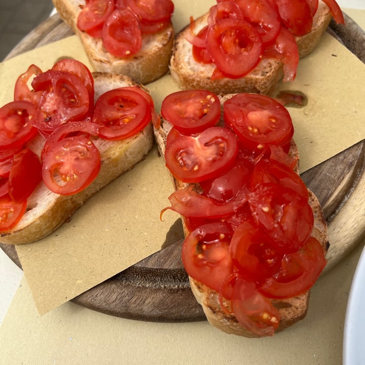 photo of Ristorante Palapye Bruschetta Aglio, Olio, Peperoncino, Pomodoro Fresco shared by @kota on  14 Apr 2022 - review