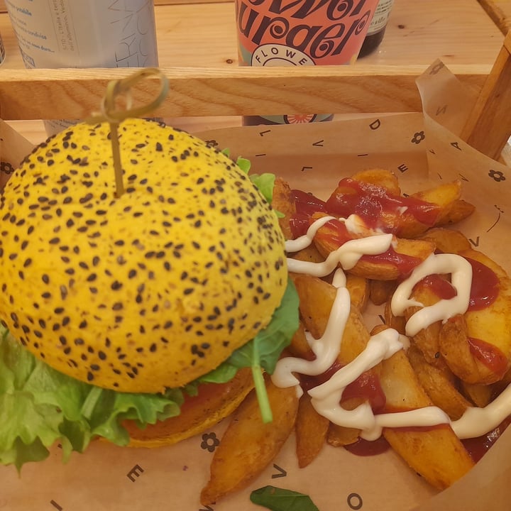 photo of Flower Burger Funky Cecio shared by @kemmy on  23 Feb 2022 - review