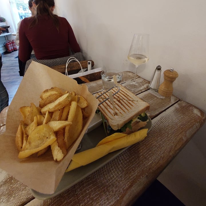 review photo of Veggiezz Special Clubsandwich shared by @walrusbabe on 12 Nov 2022 - review