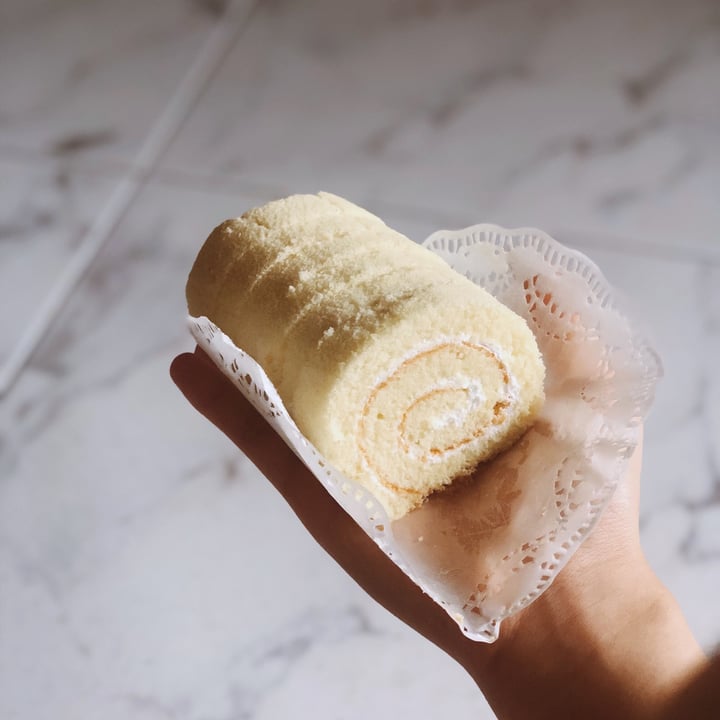 photo of M Bakery Vanilla Swiss Roll shared by @consciouscookieee on  21 Jun 2020 - review