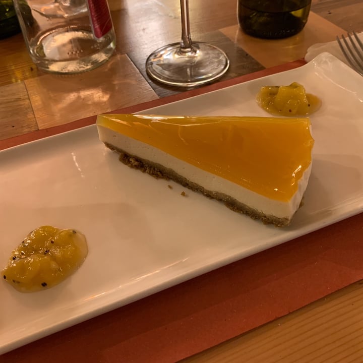 photo of La Dama Juana Finta cheesecake allo yuzu shared by @noexos on  13 May 2022 - review